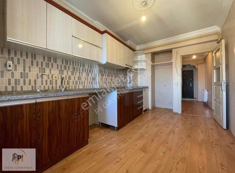 Pi Gayrimenkul'den Göztepe'de 2+1 Kiralık Daire