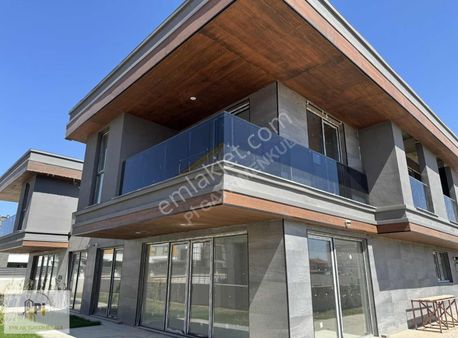 Pi Gayrımenkul'den Villalar Bölgesi'nde Site İçi Bahçeli 5+1