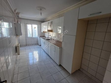 Kiralık 3+1 Ofis Rızvanağa Cad Tezgel Market