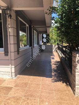 Silivri'de Geniş 1+1 Bahçe Katı, Yola Ve Sahile Yakın