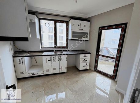 Ahmet Yesevi Mh. De Caddede Ulaşımı Kolay Sıfır Kiralık 2+1