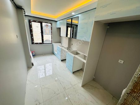 İsmetpaşa Mah'de Caddeye Yakın 3+1 130m2 Sıfır Köşe Başı Ara Kat Ddaire