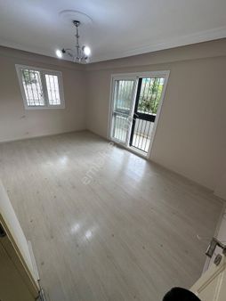 Akgül Emlak'tan Futbol Sahası Yanı 2+1 Kapalı Mutfak Satılık Daire