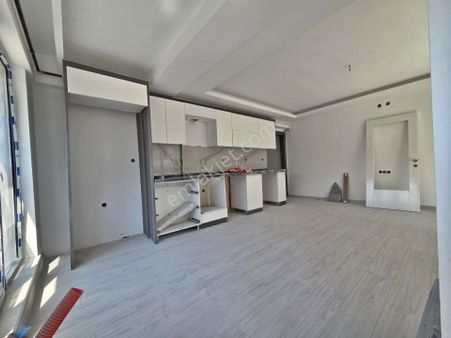 Oturuma Hazır Kızılaya 2 Dakika Metro/kolej Yakını Asansörlü 2+1