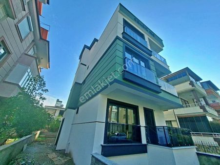 Uytundan Akçay-güre Arası Cemil Temelde Denize 500 Metre 1+1