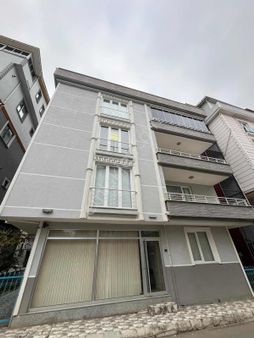 Yg'den Anadolu Lisesi Yolunda Sahilyolu Kenarında