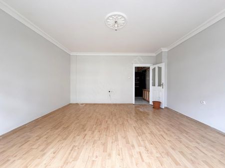 Kanuni Bölgesinde Emsallerinin Altında Katta 3+1 Kupon Daire