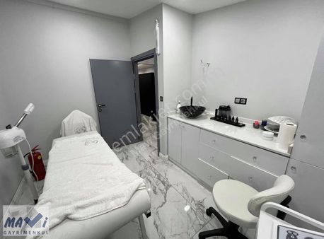 Mavi'den Yenicami Karşısı Yeni Ekipmanları İle Güzellik Salonu