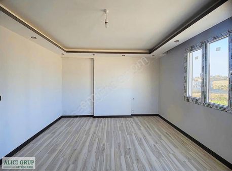 3 Katlının 2.katı,yeni Yapı Her Kat İki Daire 3+1 Kapalı Mutfak