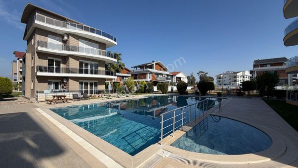 Eşyasız 2+1 Daire Ara Kat Havuzlu Site İçerisinde