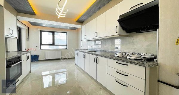 Okullar Bölgesinde 2 Bloklu Sitede Her Katta Ve Cephede Satılık