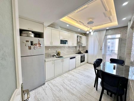 Belkız'da Geniş Oturumlu 3 Balkonlu Masrafsız Lüx 3+1 Daire