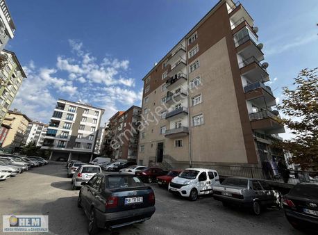 Demetevler'de Yapılı Satılık Ara Kat 3+1 Metro Yanı Daire