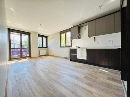 █ Konfor █ Küçükyalıda Sıfır, Sokağa Cepheli, Balkonlu Lüks 2+1