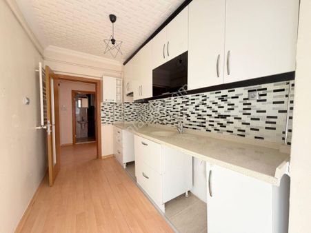 Şafak'tan İncirli Merkez'de 3+1 Orta Kat Güney Cephe Ful Yapılı