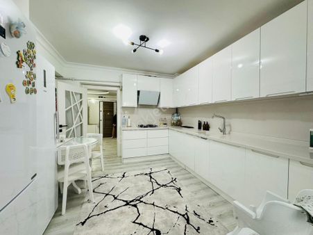 Karapürçek'te Ebeveyn Banyolu Asansörlü Full Yapılı 3+1 Satılık Daire !!