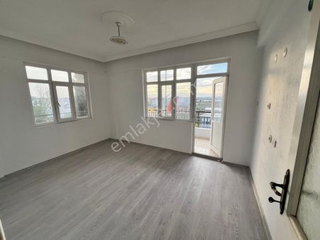 Merkez Mahallesi 2+1 Ara Kat Tadilatsız 95 M2 Daire