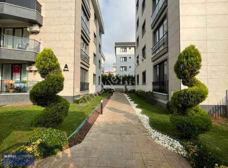 Tuzla Merkezde Sahile Yakın Butik Sitede Satılık 3+1 Daire