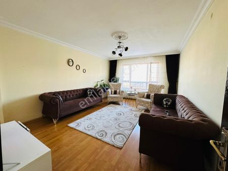 Karapürçek'te Cadde Üzerinde 3+1 Katta Satılık Daire !!