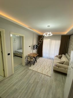 Özmecaz'dan Üniversite Mevki 1+1 Arakat Balkonlu Asansörlü Full Eşyalı Lüks Apart