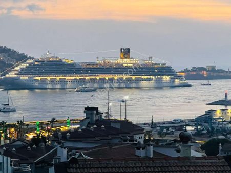 Marina Bölgesinde Full Deniz Manzaralı Dubleks Daire