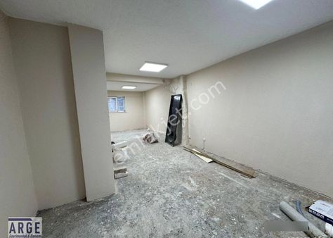 Fatih Düz Giriş Elektronik Kepenkli Kiralık Dükkan