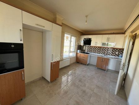 Yenişehirde Aile Apartmanında 100 M2 , 2+1 Daire