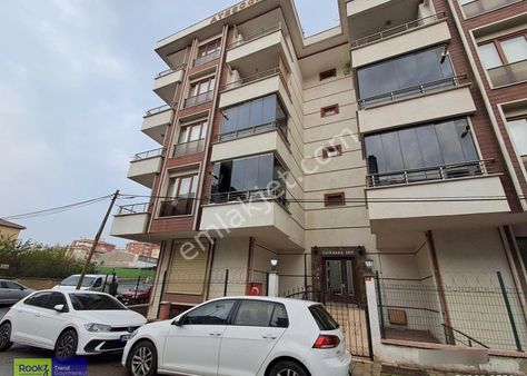 Çekmeköy Ferah Merkezi Konumda Kiralık 2+1 Daire