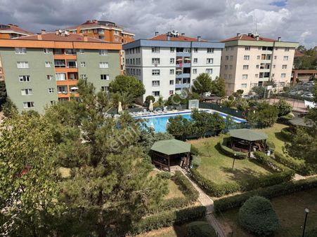 Öğretmenler Sitesi'nde Havuz Ve Peyzaj Manzaralı Geniş 3+1 Daire