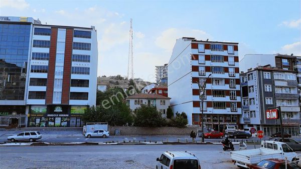 Nevzat Şener Bulvarında Ptt Yanında Satılık 450 M2 İşyeri