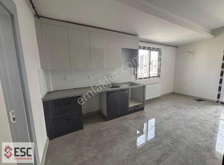 Esc'den Kuyulukta 3 Cepheli Satılık 1+1 Daire Esc2259