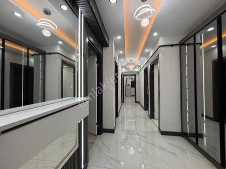 Merkezi Konumda Ara Katda Masrafsız Satılık 3+1 Daire