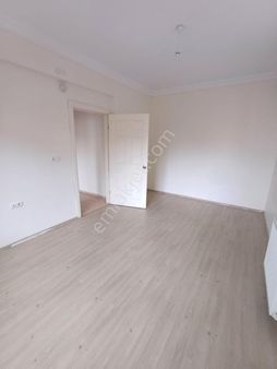Kiralık 65m2 2+0 Geniş Bakımlı Ayrı Mutfaklı Balkonlu Daire