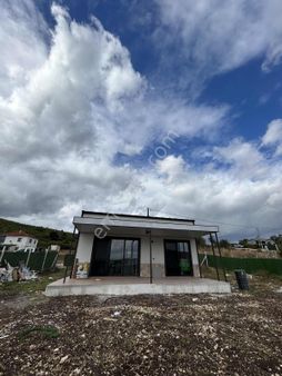 Altıeylül Cınge Mahallesinde Satılık Yaşama Hazır Ev