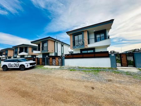 Villacı Onur'dan Fırsat Fiyata Satılık Tam Müstakil Lüx 3+1 Ayrı Mutfaklı Villa