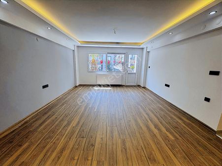 Sakarya Cad. Üzeri 3+1 Lüks Arakat Asansörlü Genç Binada Satılık