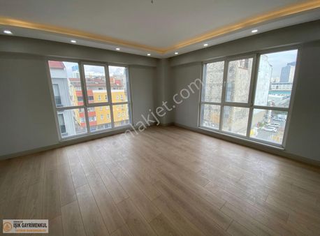 Işık'tan Ebeveyn Banyolu Kapalı Otoparklı Çift Cepheli 3+1 Daire