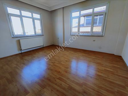 Gebze Marmaray'a Yakın Konumda 2+1 3.kat Ara Daire