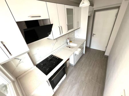 𝄞melodi'den Akçay Merkez'de Denize 50mt Ayrı Mutfaklı Ön Cephe Ara Kat Konumu Enfes 2+1 Daire