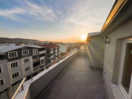 Eşref Dinçer'de Sıfır 5+1 Özel Yapım Dubleks Daire