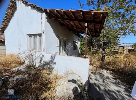 Arslanlar Köy Merkezinde Satılık Köy Evi Ve Arsası