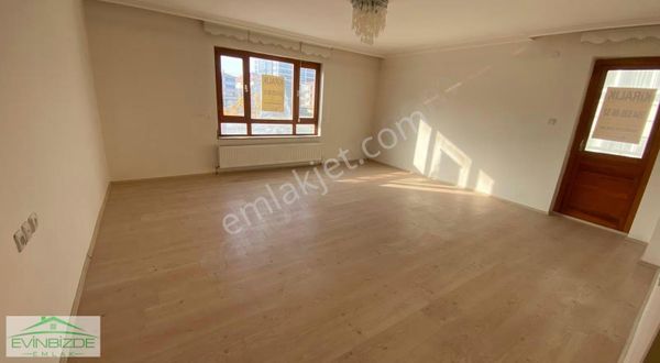 Evinbizde'den 3+1 Ebeveyn Banyo,kiler,130m2. 1.kat ,yapılı Daire
