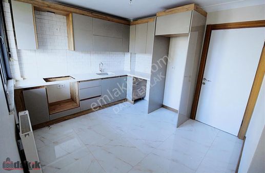 Dakik Emlaktan Yeni Binada Ara Kat 1+1 65m² Daire....