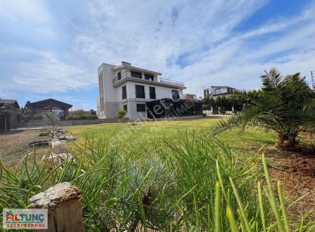 Altunç Gayrimenkul Panaromik Göl Manzaralı Ayrıcalklı Bir Yaşam