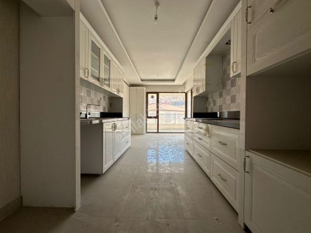 Pursaklar Mehmet Zengin Emlak'tan Merkezde Cadde Üzerinde Teras Balkonlu 2.kat 4+1 Ful Yapılı Daire