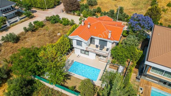 Antalya Döşemealtı Yalınlı'da Satılık Havuzlu 4+1 Villla