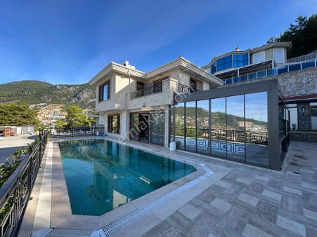 Europerty Homes'tan Alanya Bektaş'ta Doğanın İçinde 4+1 Villa