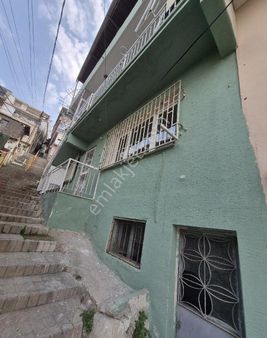 İzmir Konak Mehtap Mahallesinde//gürçeşme Camii Sokağında 2katlı Evin Zeminkatı 1+1kiralık Daire