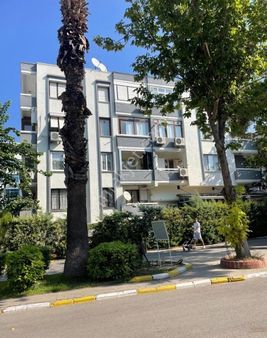 İzmir/buca İnkilap Mahallesi Hipodrum Yanında//önüaçık Doğa Manzaralı//130m2//3+1/arakat Ferah Daire