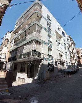 İzmir Buca Laleli Mahallesinde.//menderes Caddesine20metre//izbana/bankalara5dk/3+1/arakat Dare